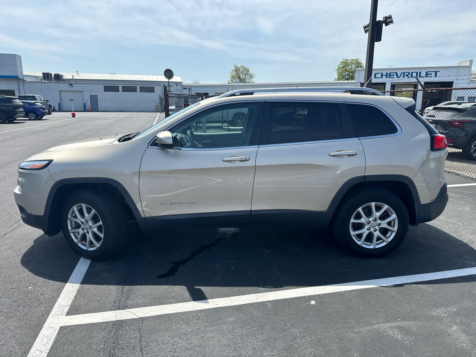 Used 2014 Jeep Cherokee Latitude w/ Comfort/Convenience Group image 3
