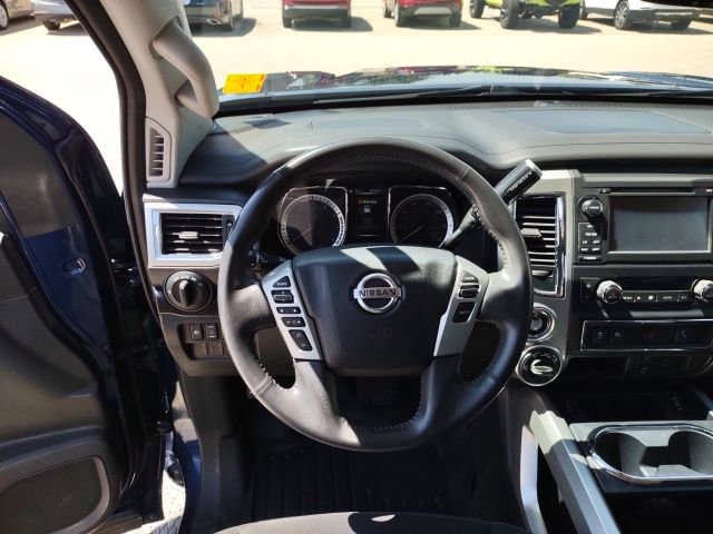 Used 2017 Nissan Titan SV image 14