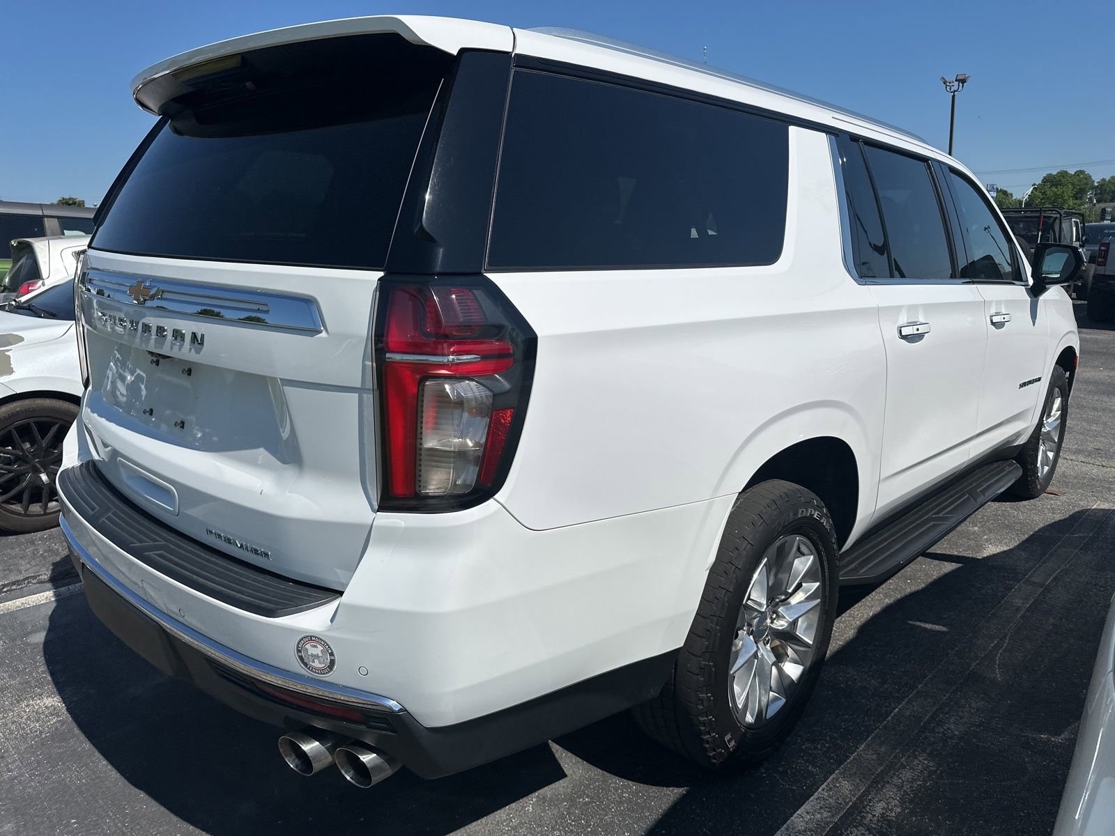 Used 2021 Chevrolet Suburban Premier w/ Premium Package RWD image 3