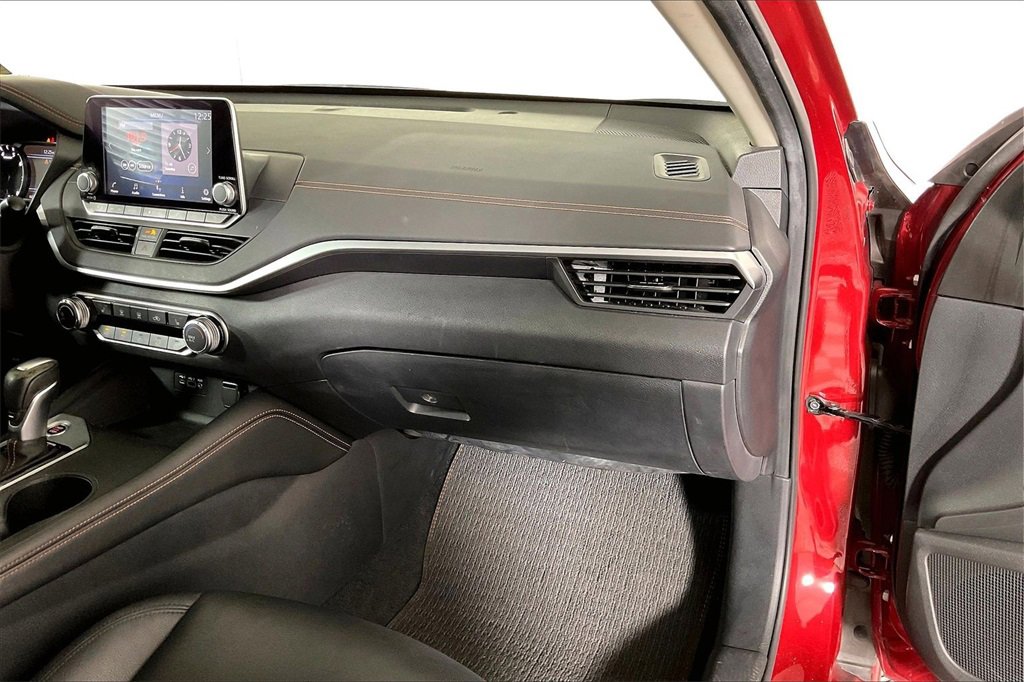 Used 2021 Nissan Altima 2.5 SR w/ SR Premium Package image 16