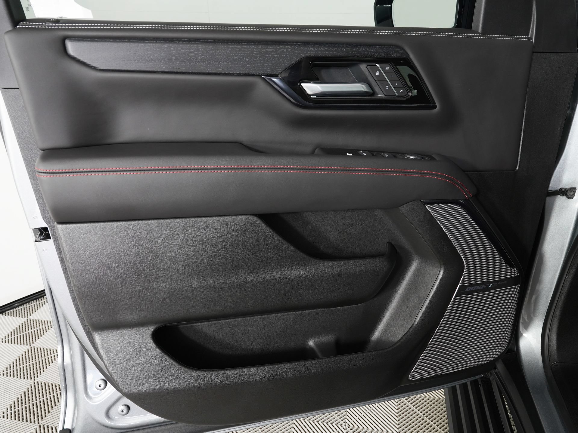 Used 2026 GMC Yukon XL AT4 Ultimate w/ LPO, Floor Liner Package AWD/4WD image 17