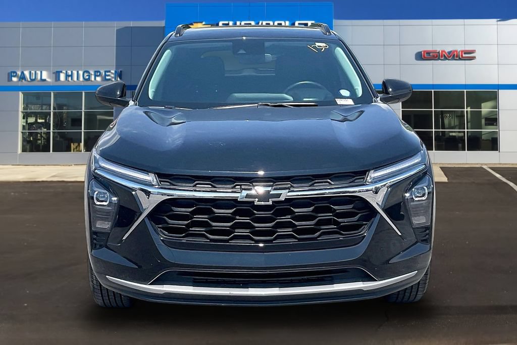 Used 2024 Chevrolet Trax LT w/ Driver Confidence Package FWD image 2