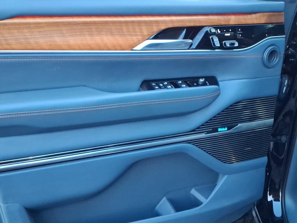 Used 2022 Jeep Grand Wagoneer Series II w/ Convenience Group III image 17