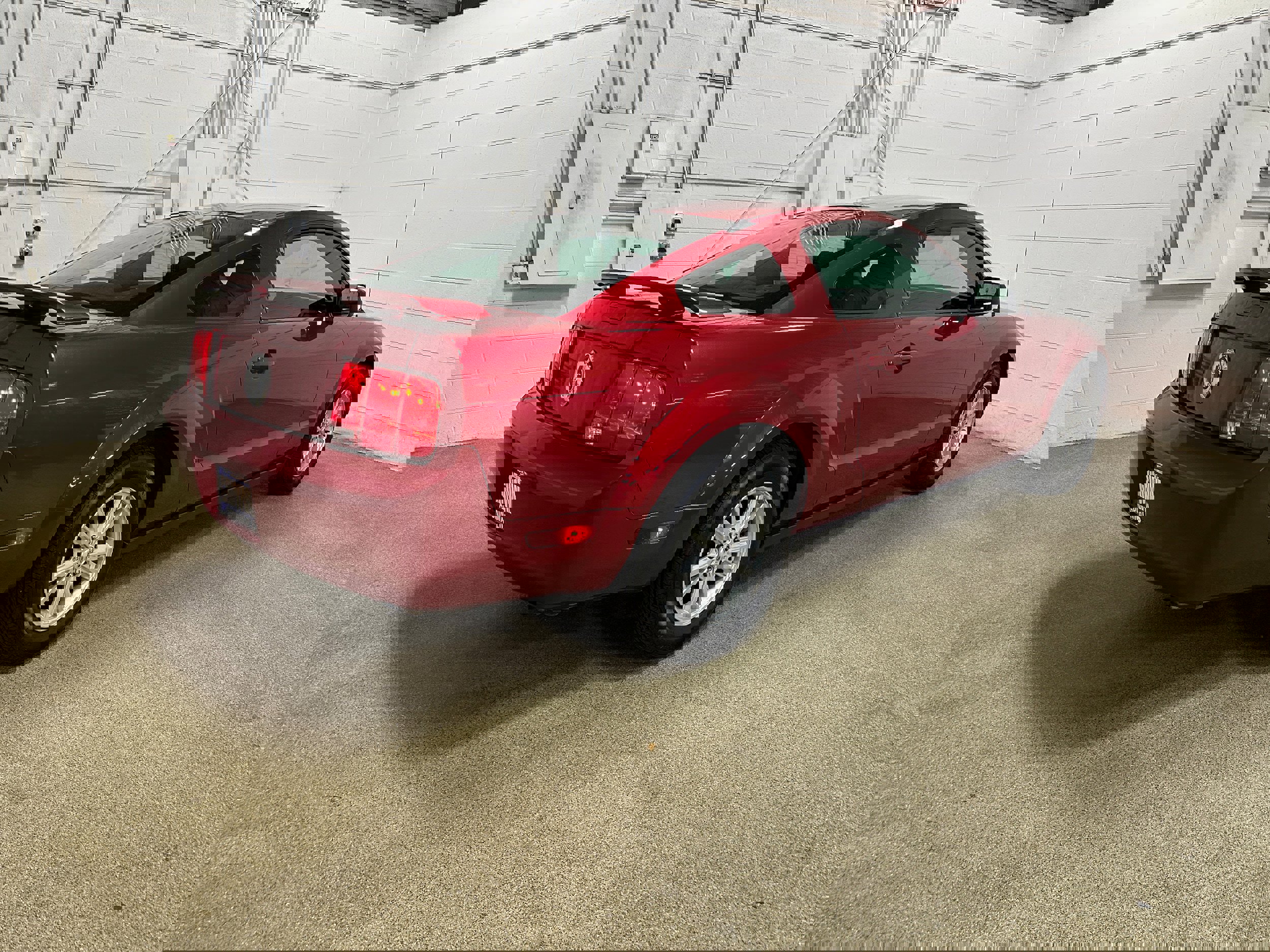 Used 2005 Ford Mustang Deluxe image 7