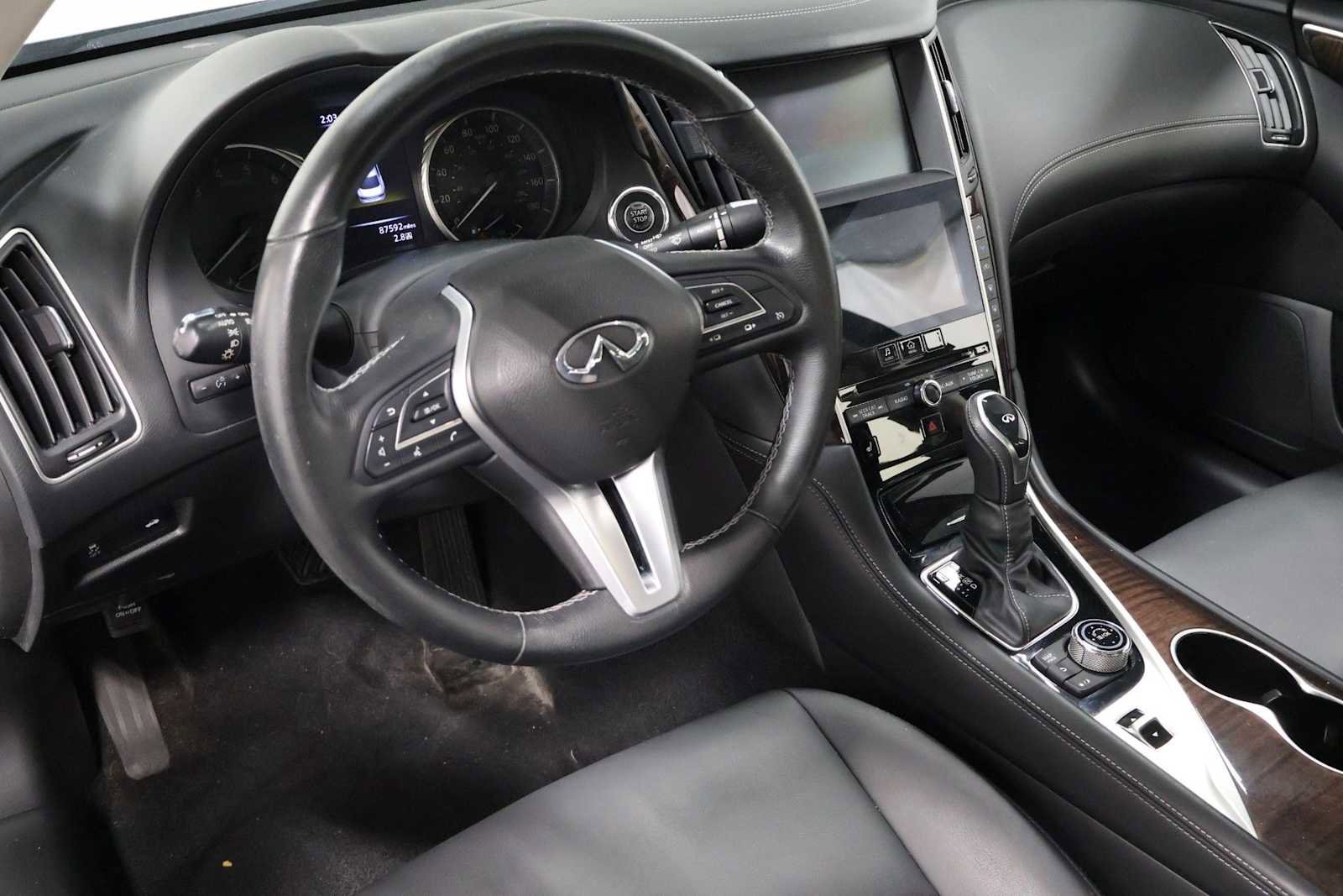 Used 2019 INFINITI Q50 Luxe w/ Essential Package (3.0T Luxe) AWD/4WD image 4
