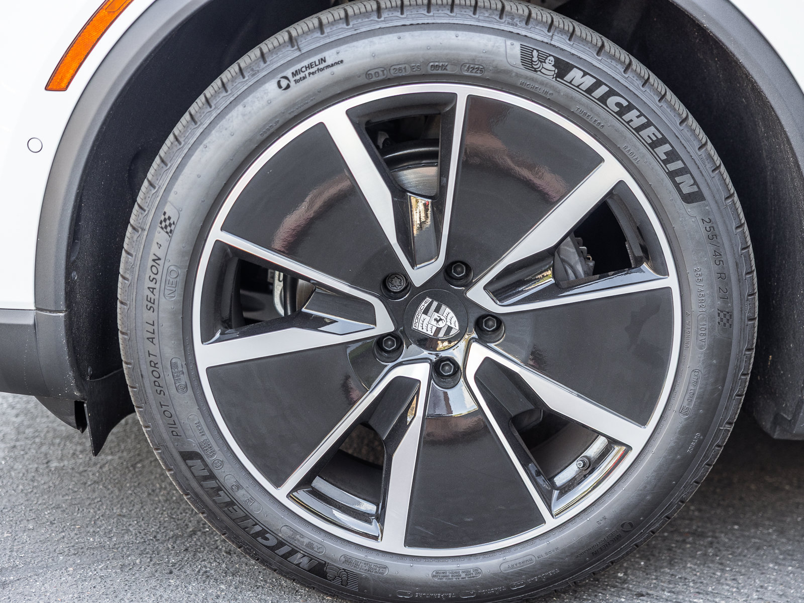 Certified 2026 Porsche Macan Electric RWD image 26