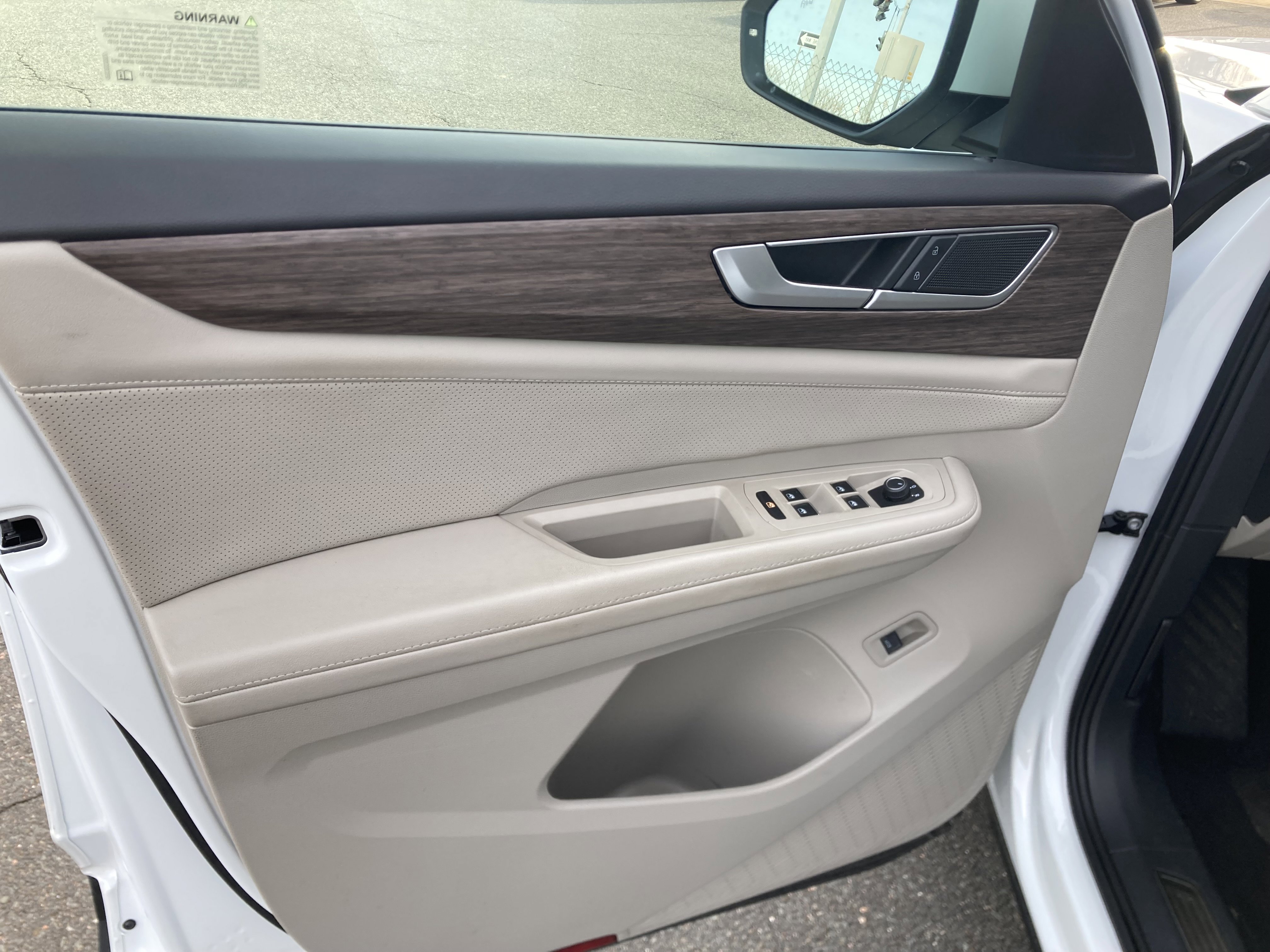 Certified 2025 Volkswagen Atlas SEL image 17