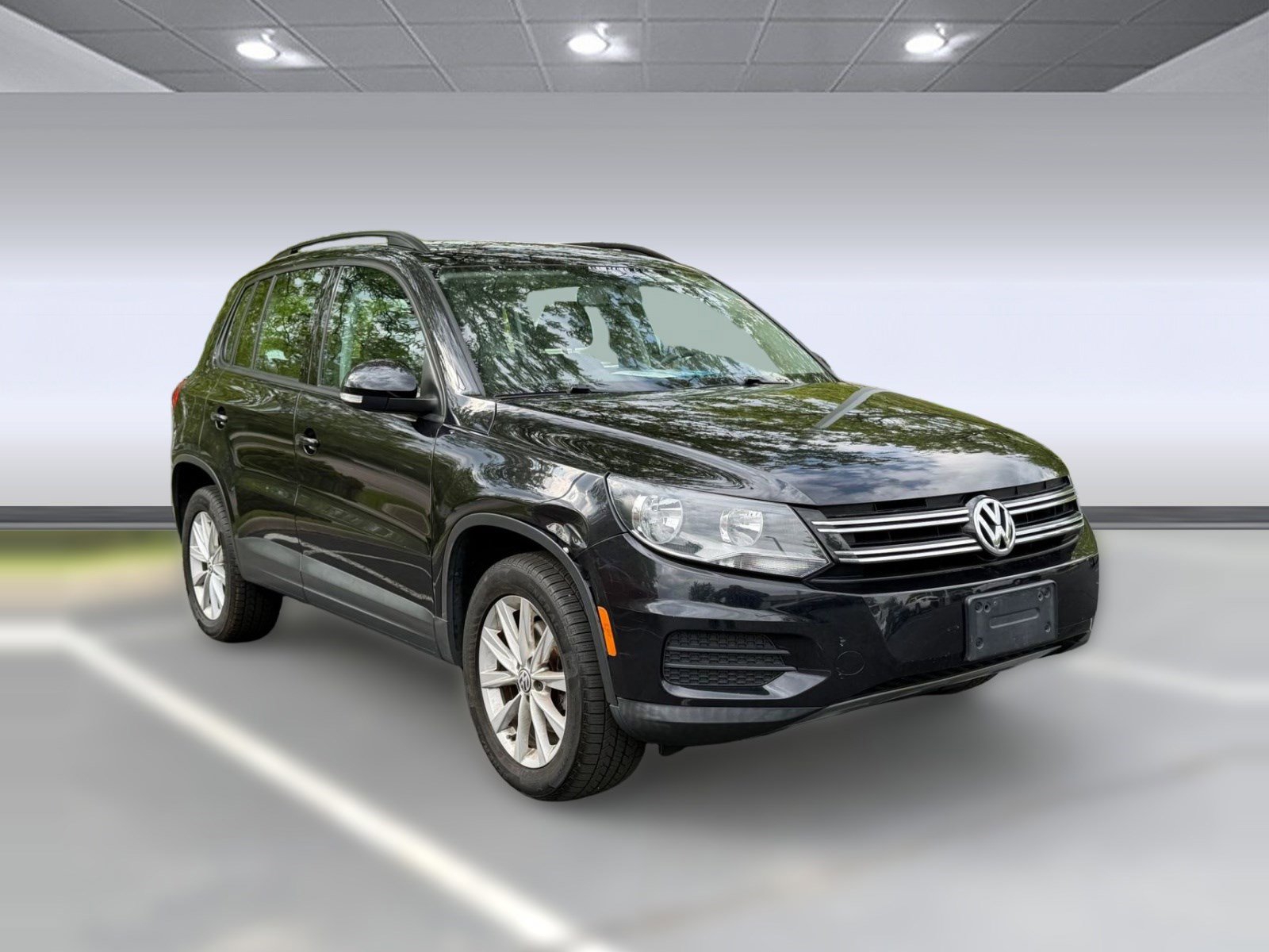 Used 2018 Volkswagen Tiguan Limited w/ Premium Package AWD/4WD image 5