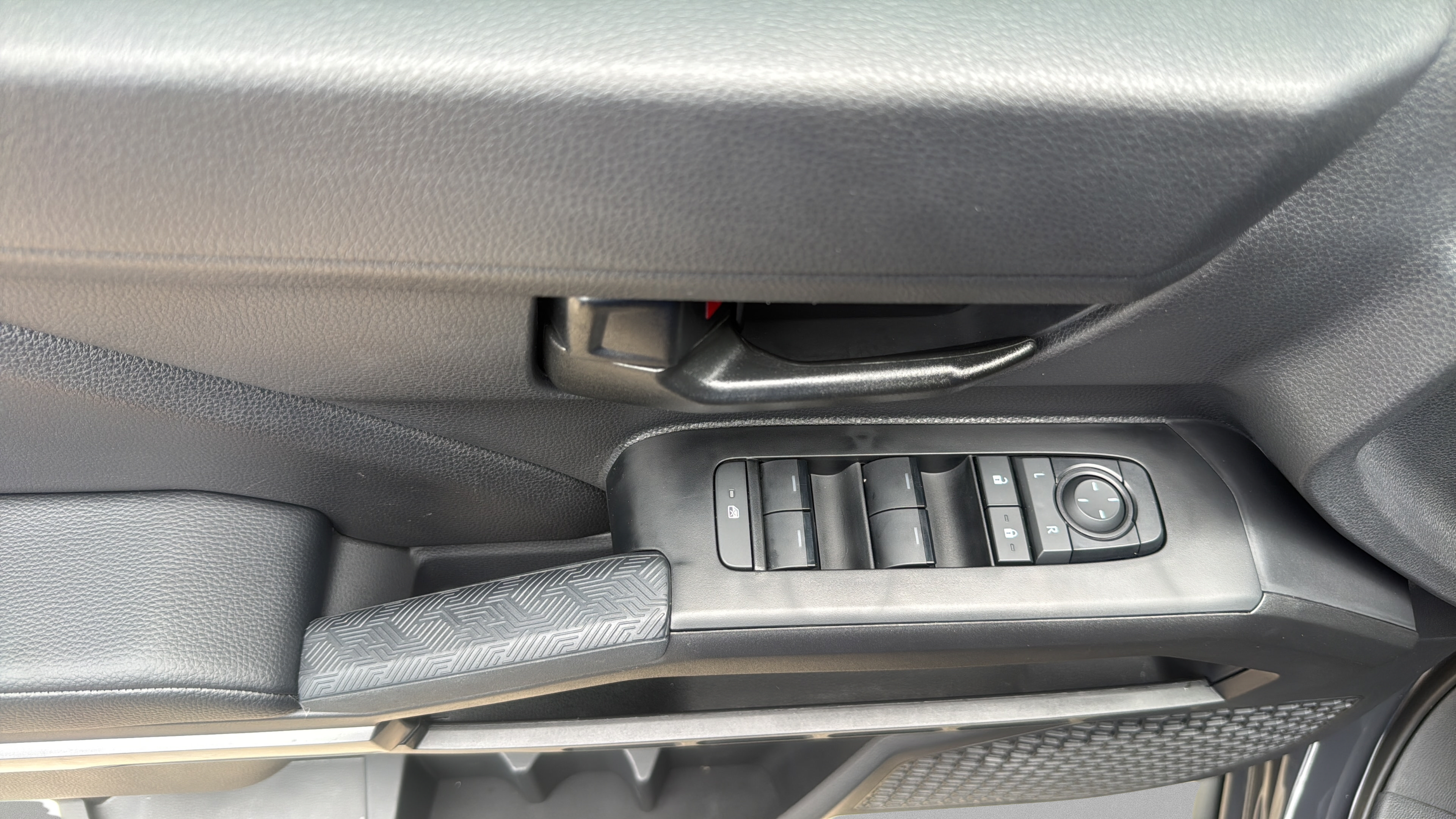 Used 2026 Toyota Tacoma SR5 AWD/4WD image 12