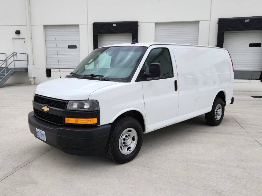 Used 2018 Chevrolet Express 2500 RWD image 1