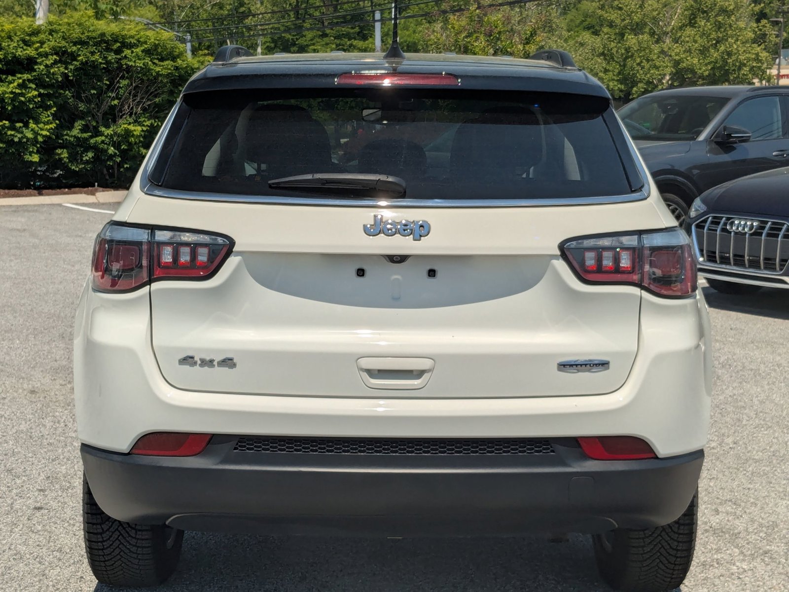 Used 2018 Jeep Compass Latitude w/ Popular Equipment Group AWD/4WD image 11