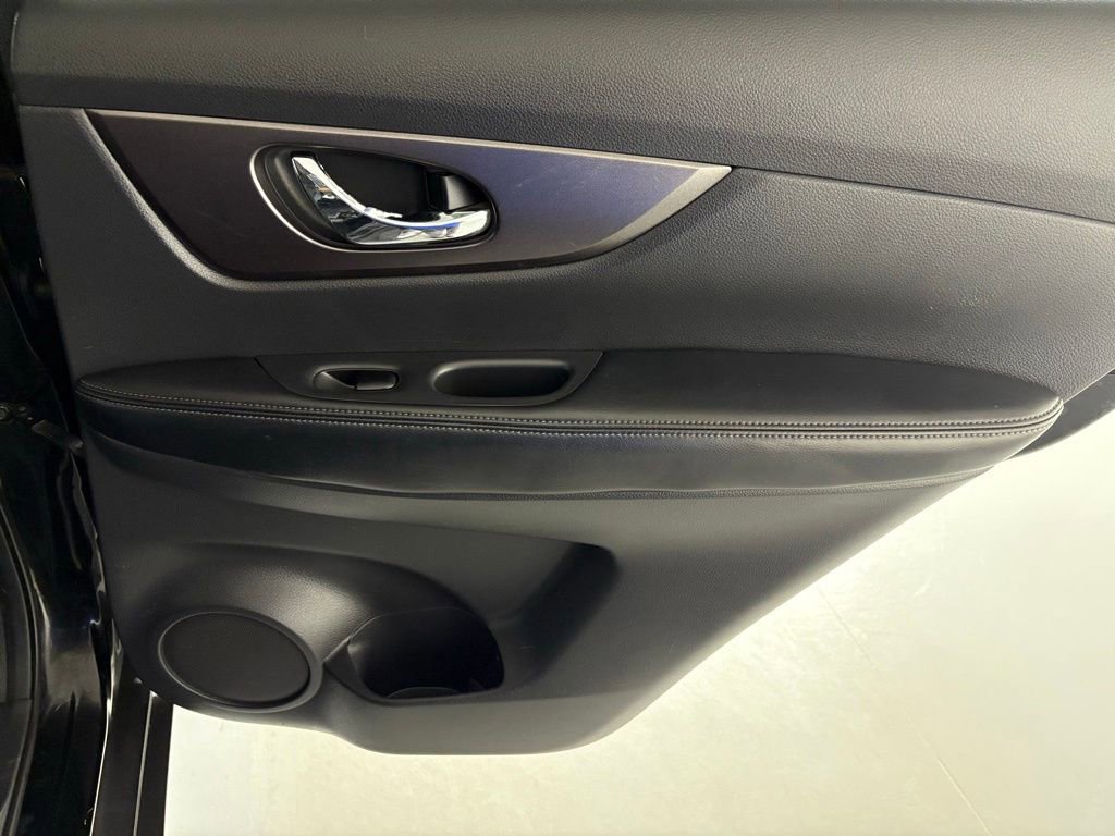 Used 2015 Nissan Rogue S image 36