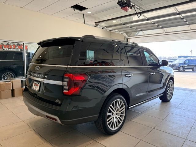 Used 2022 Ford Expedition Limited image 4