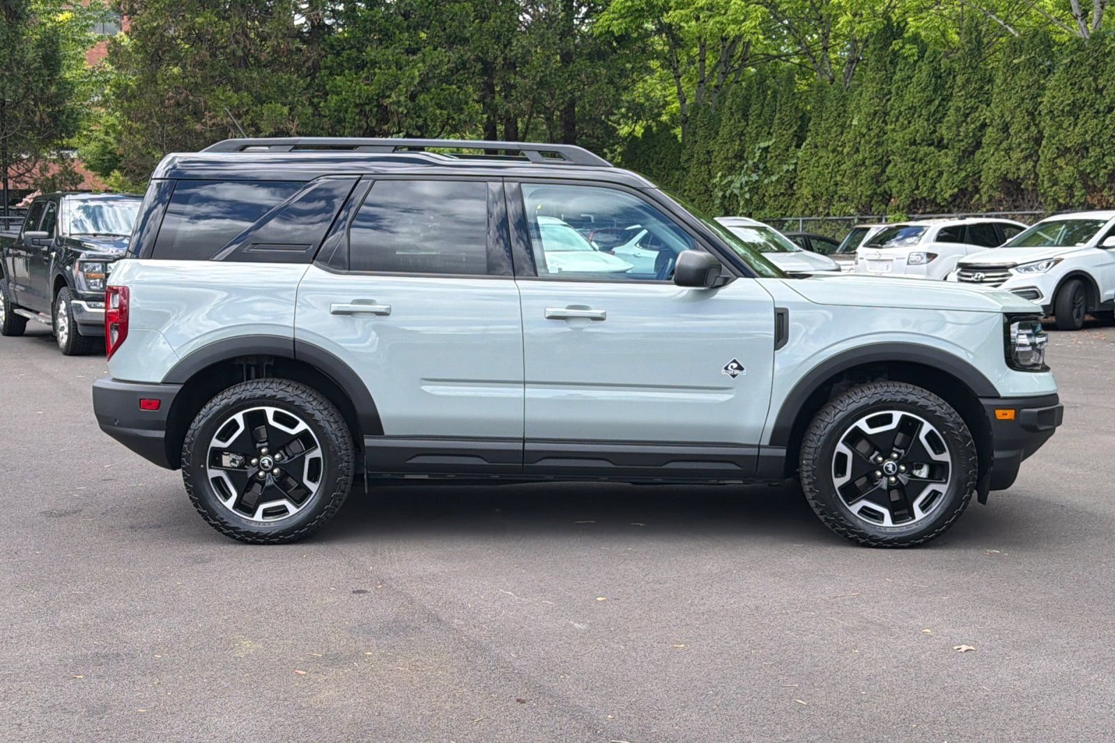 Used 2023 Ford Bronco Sport Outer Banks w/ Tech Package AWD/4WD image 3