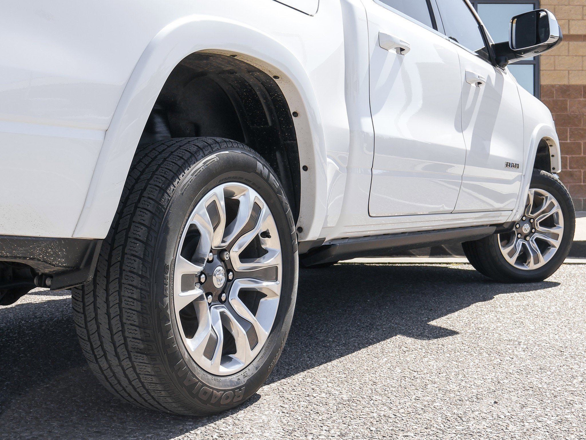 Used 2023 RAM 1500 Limited AWD/4WD image 11