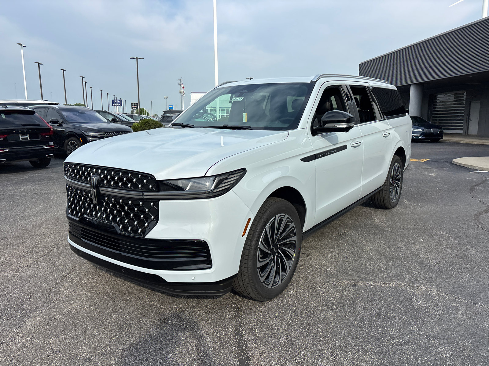 New 2026 Lincoln Navigator L Black Label AWD/4WD image 3