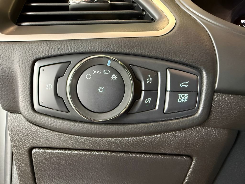 Used 2022 Ford Edge SEL w/ Convenience Package AWD/4WD image 17