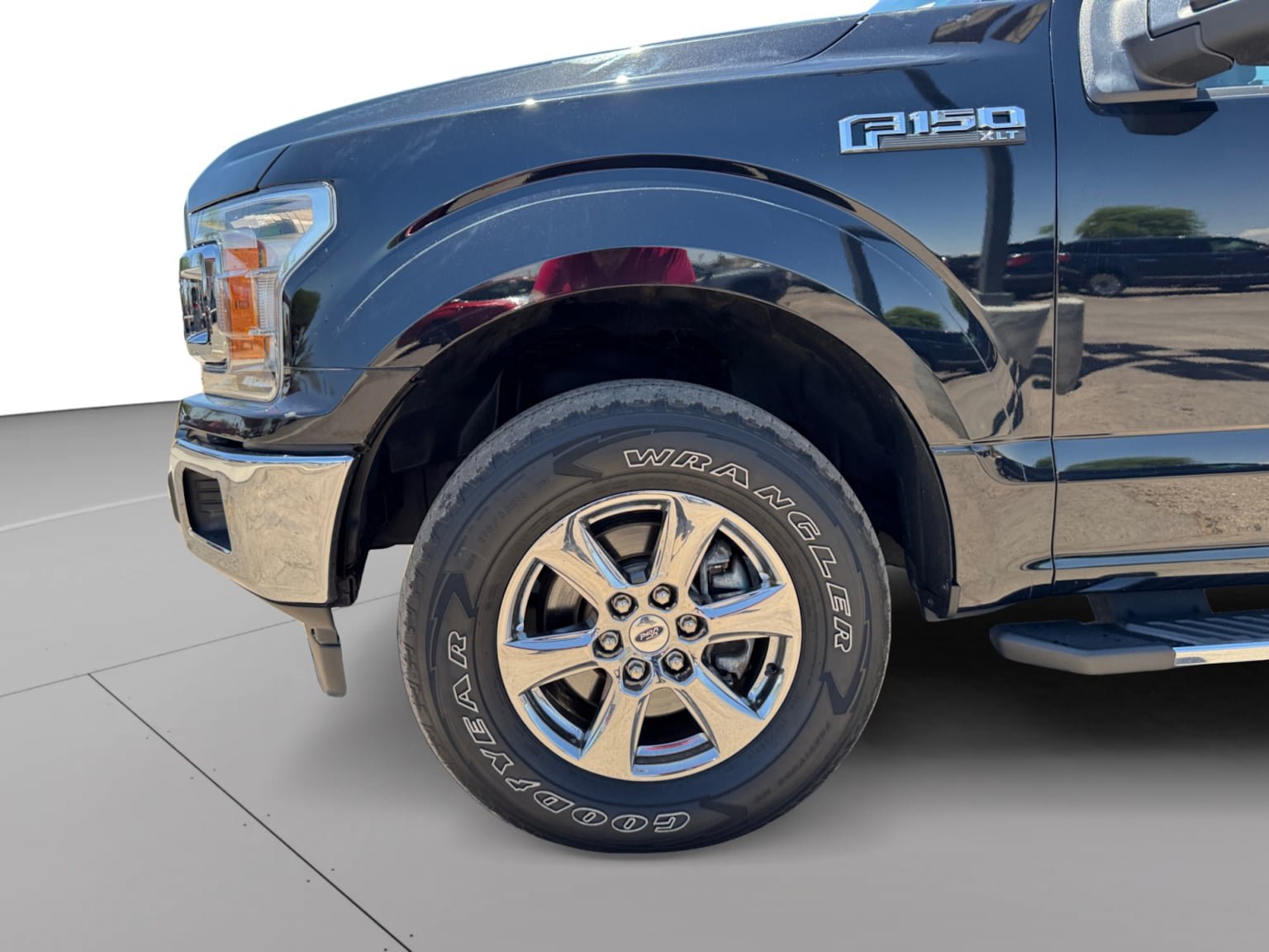 Used 2019 Ford F150 XLT w/ Equipment Group 302A Luxury AWD/4WD image 9