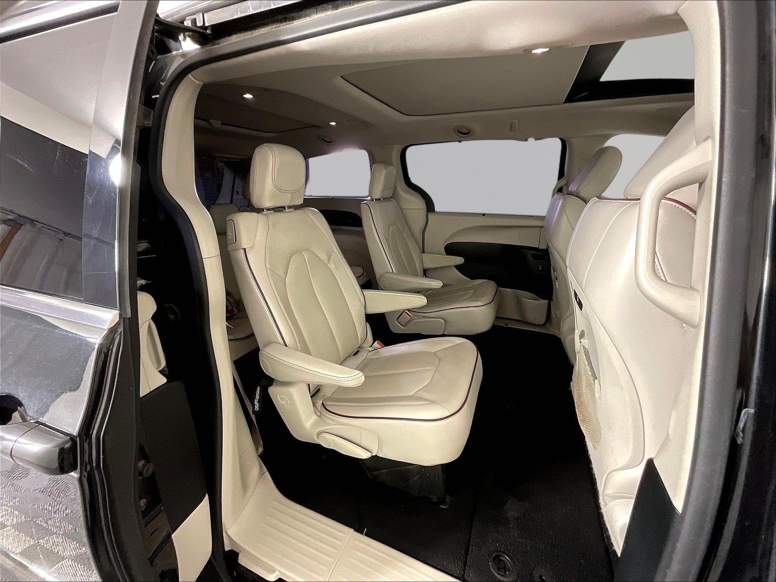 Used 2018 Chrysler Pacifica Limited FWD image 25