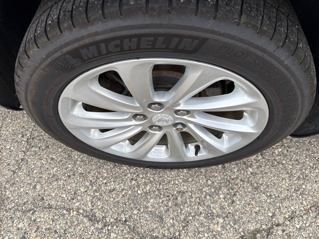 Used 2016 Buick LaCrosse image 25