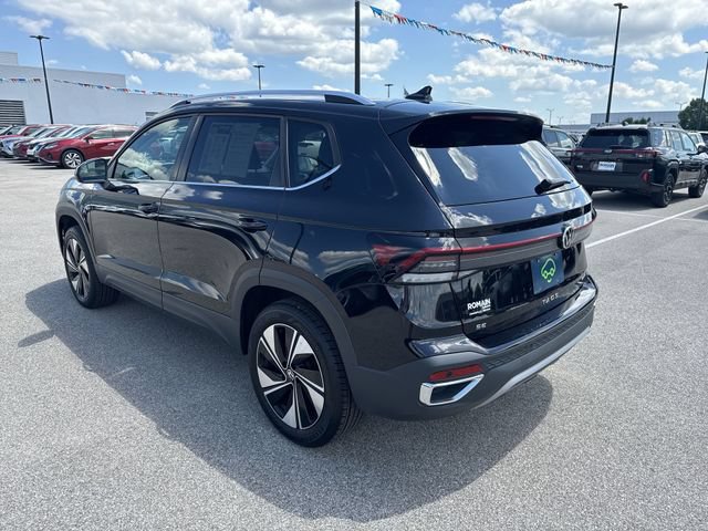 Used 2025 Volkswagen Taos SE AWD/4WD image 4