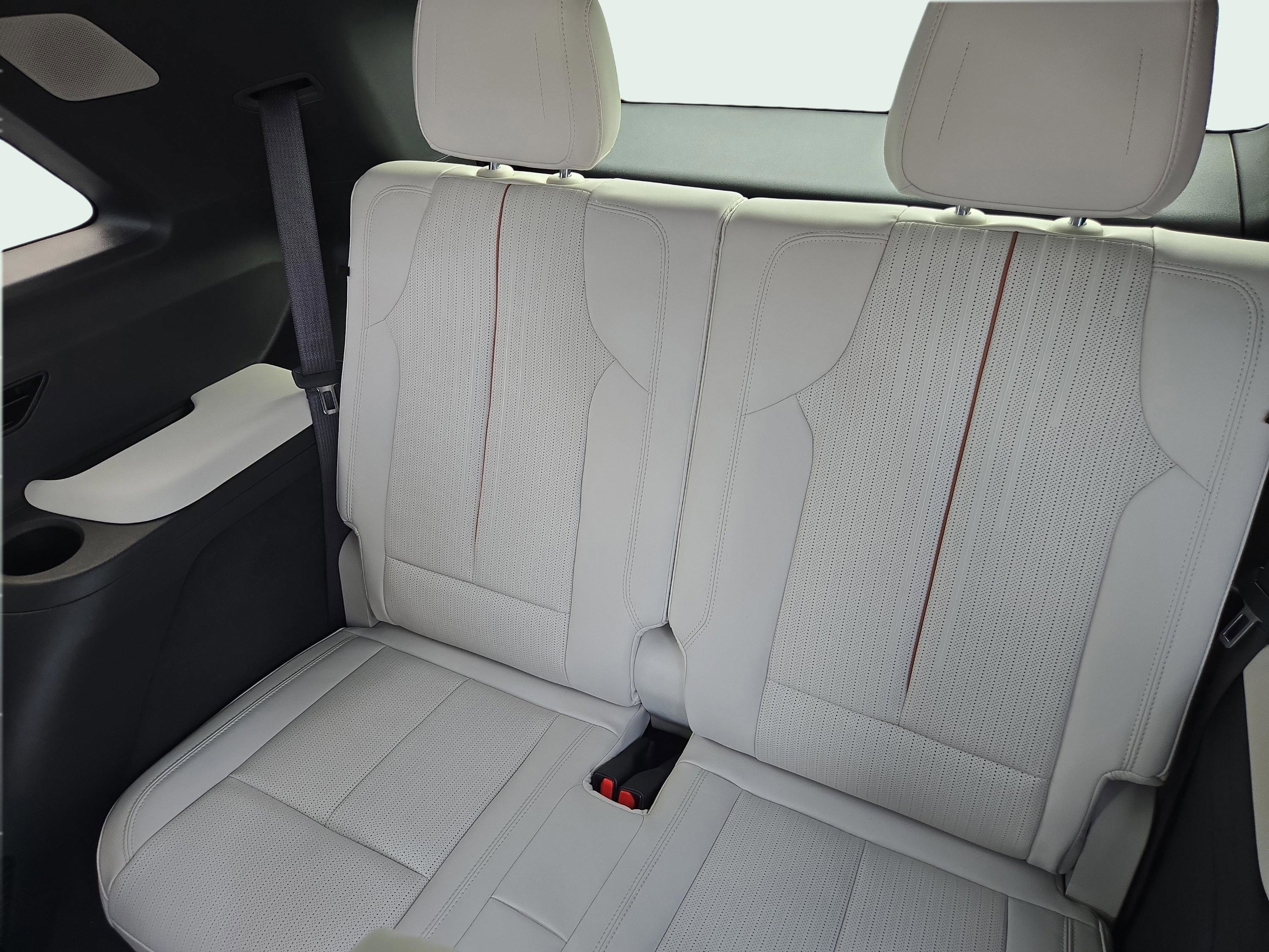 New 2026 Cadillac Vistiq Sport image 21