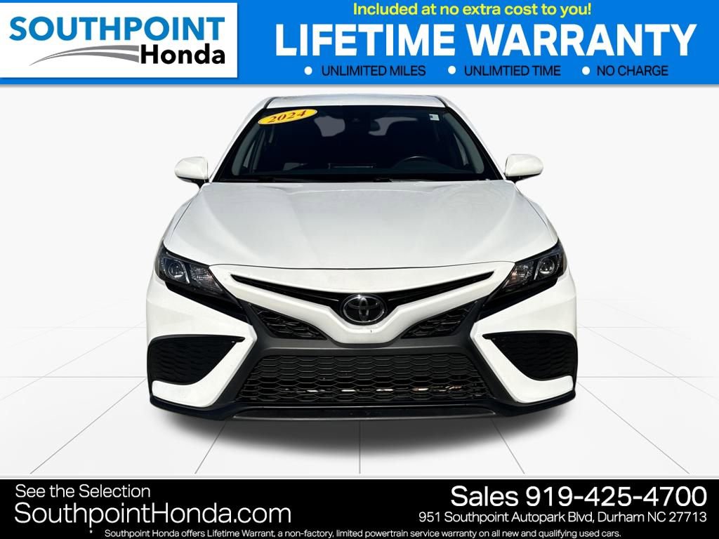 Used 2024 Toyota Camry SE image 2