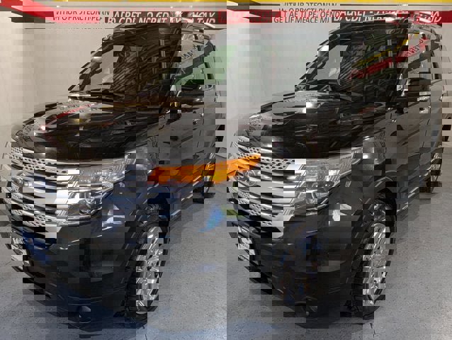 Used 2015 Ford Explorer XLT w/ Equipment Group 202B image 3