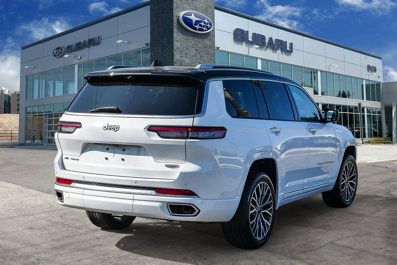 Used 2021 Jeep Grand Cherokee L Summit image 2