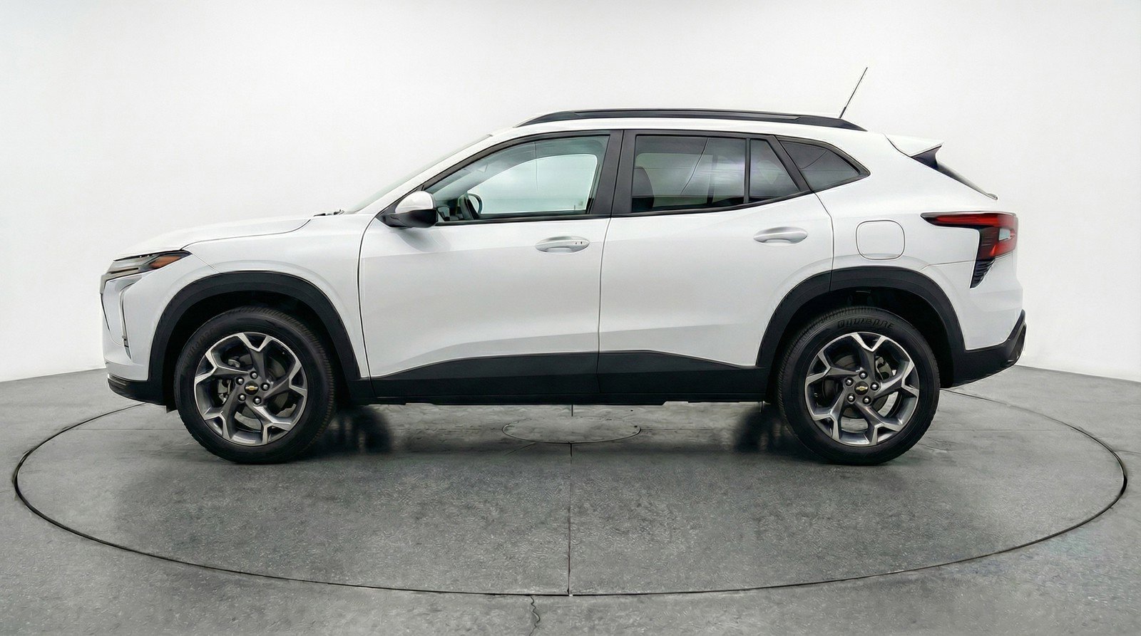 Used 2025 Chevrolet Trax LT FWD image 5