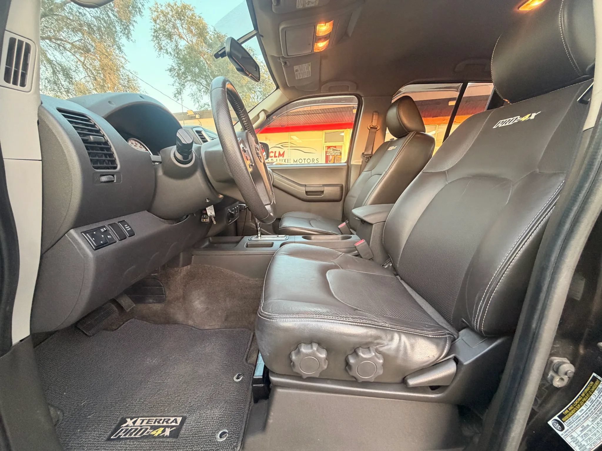Used 2013 Nissan Xterra PRO-4X w/ Pro-4x Leather Pkg AWD/4WD image 9