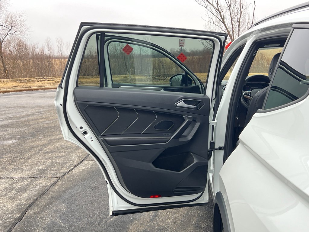 Used 2023 Volkswagen Tiguan SE R-Line image 36