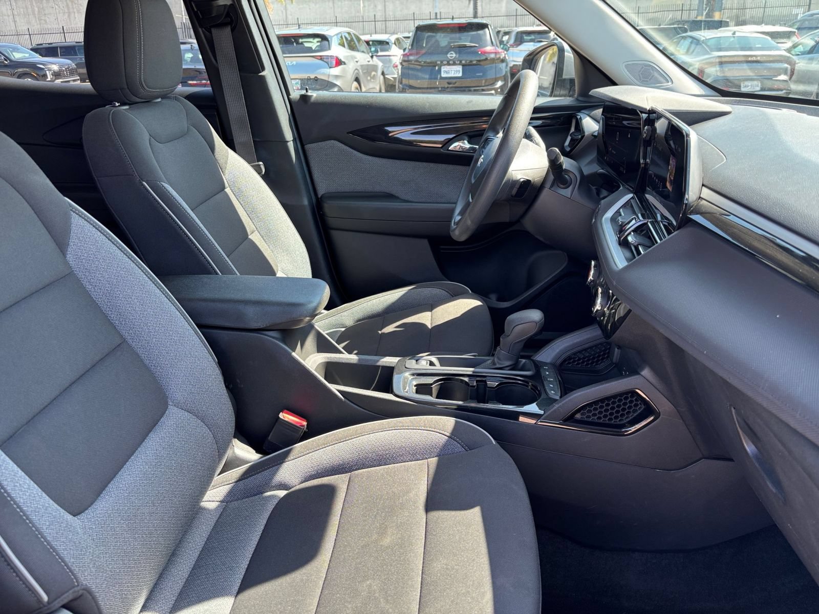 Used 2025 Chevrolet TrailBlazer LT FWD image 34