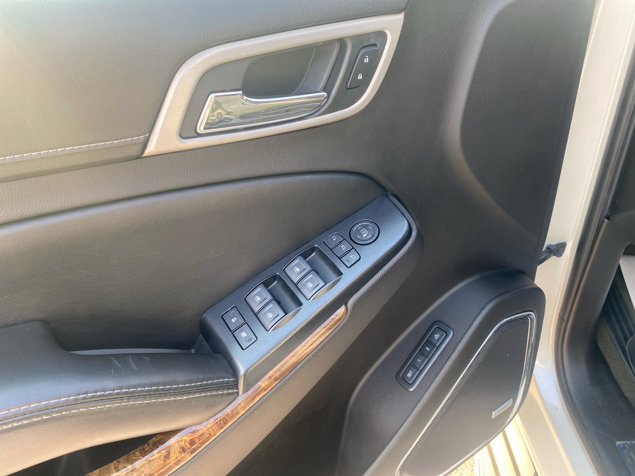 Used 2015 GMC Yukon Denali w/ Touring Package image 14