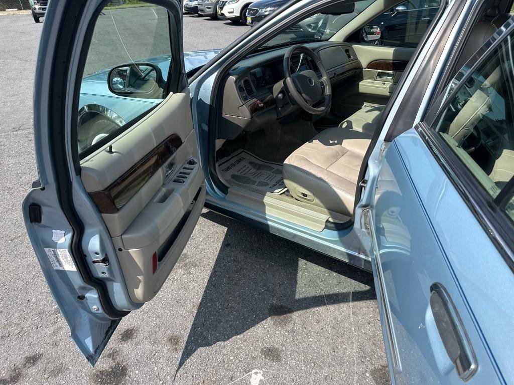 Used 2010 Mercury Grand Marquis LS RWD image 12