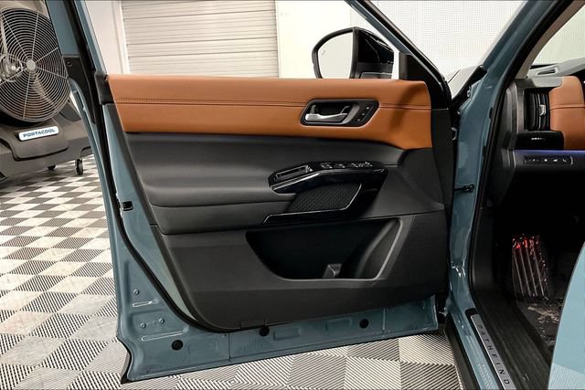 New 2026 Nissan Pathfinder Platinum w/ Cargo Package AWD/4WD image 33