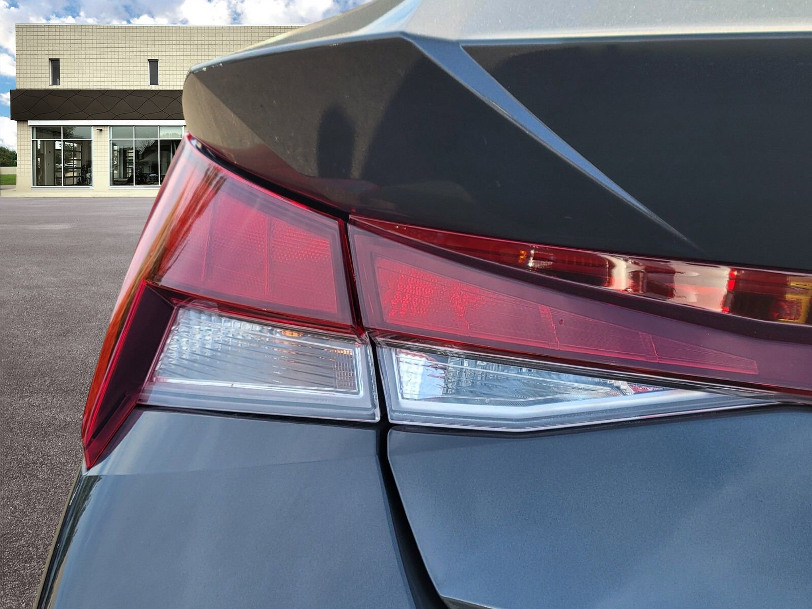 Used 2025 Hyundai Elantra SE image 10