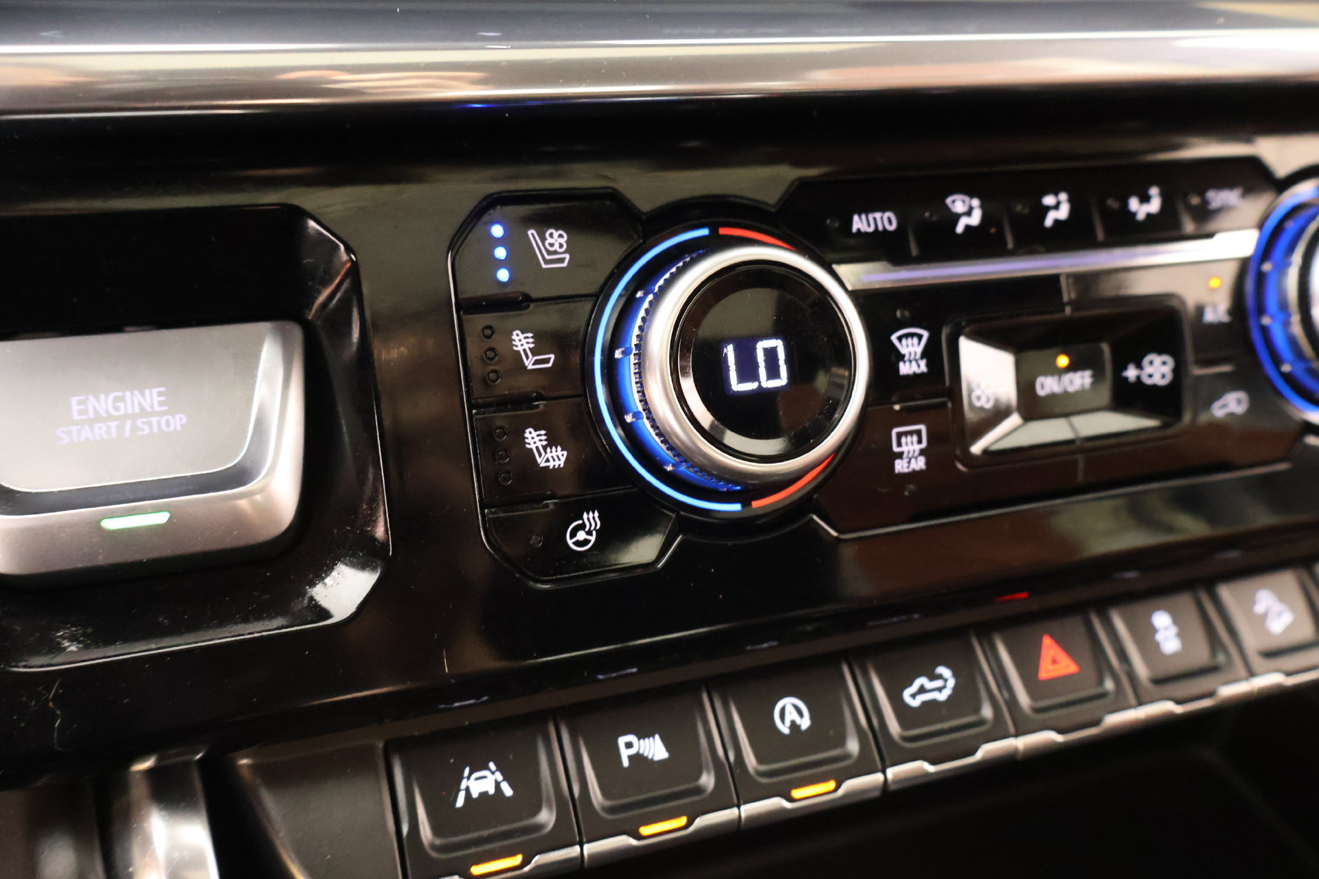 Used 2024 GMC Sierra 1500 Denali Ultimate AWD/4WD image 7