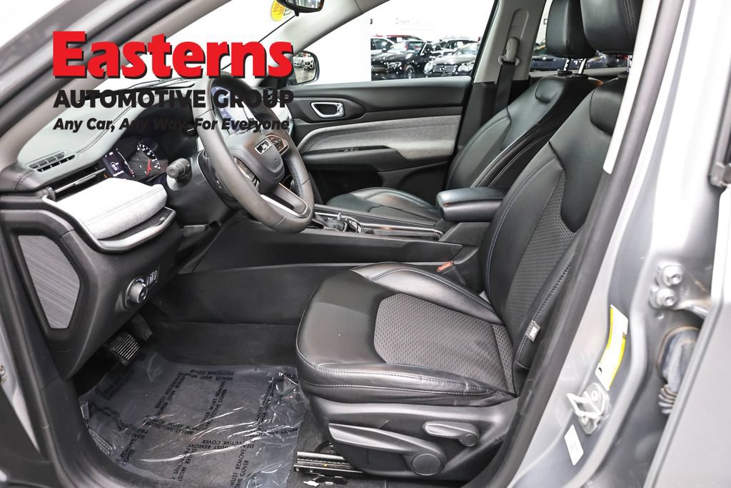Used 2022 Jeep Compass Latitude AWD/4WD image 13
