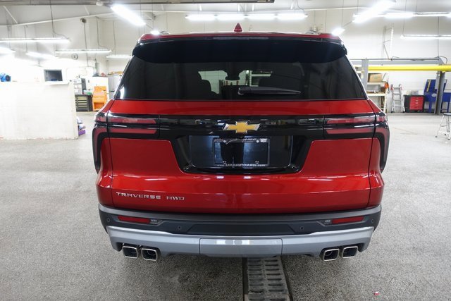 Used 2025 Chevrolet Traverse LT w/ Enhanced Driving Package image 6