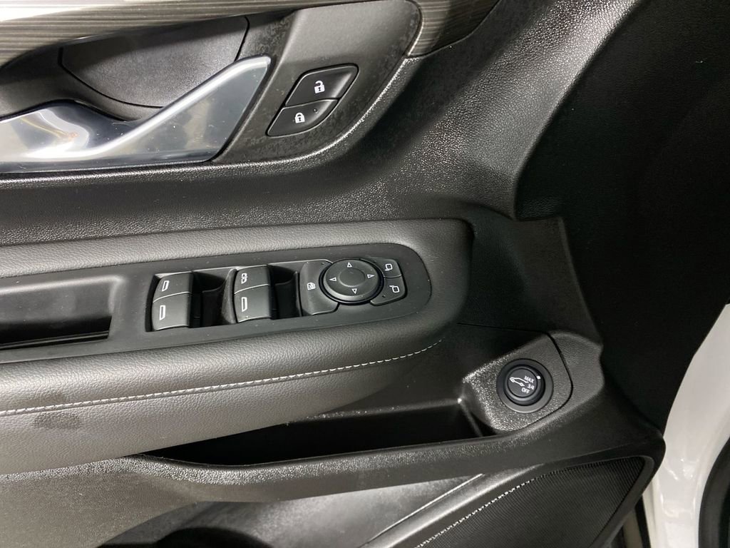 Used 2023 GMC Terrain SLE w/ Driver Convenience Package image 13