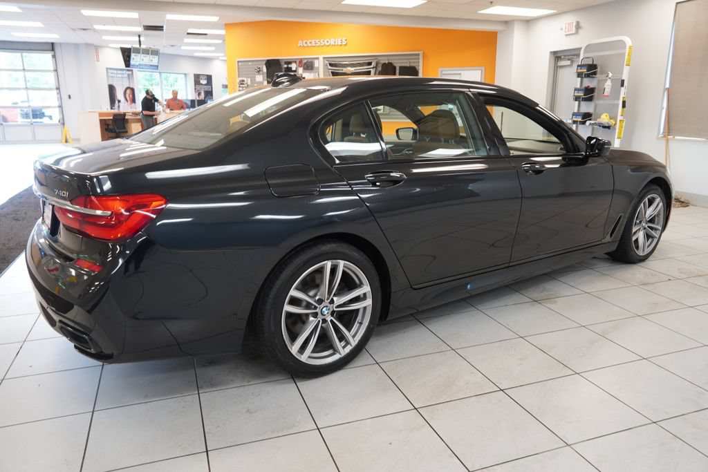 Used 2017 BMW 740i xDrive AWD/4WD image 12