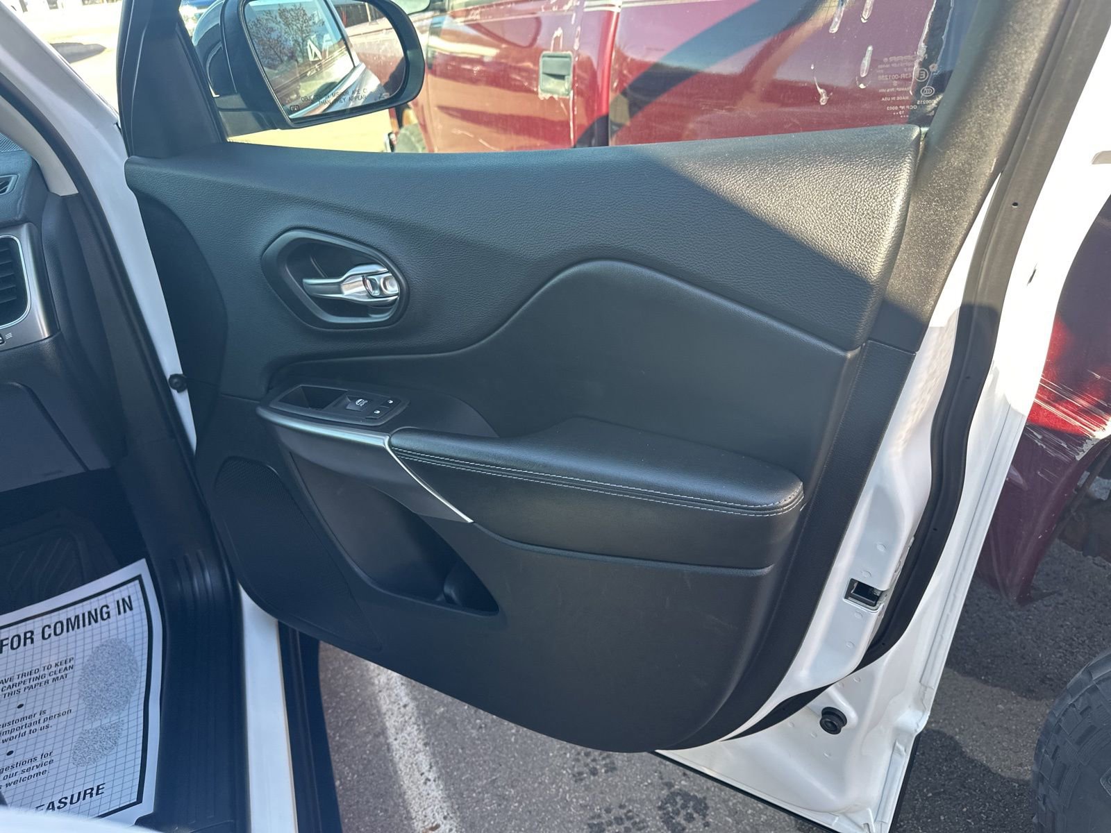 Used 2020 Jeep Cherokee Latitude Plus image 32