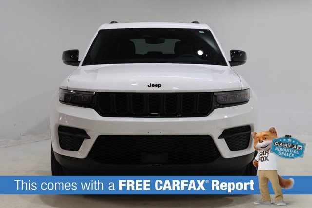 Used 2023 Jeep Grand Cherokee Altitude AWD/4WD image 2