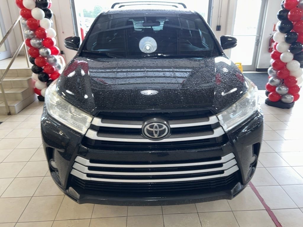 Used 2017 Toyota Highlander Plus AWD/4WD image 4