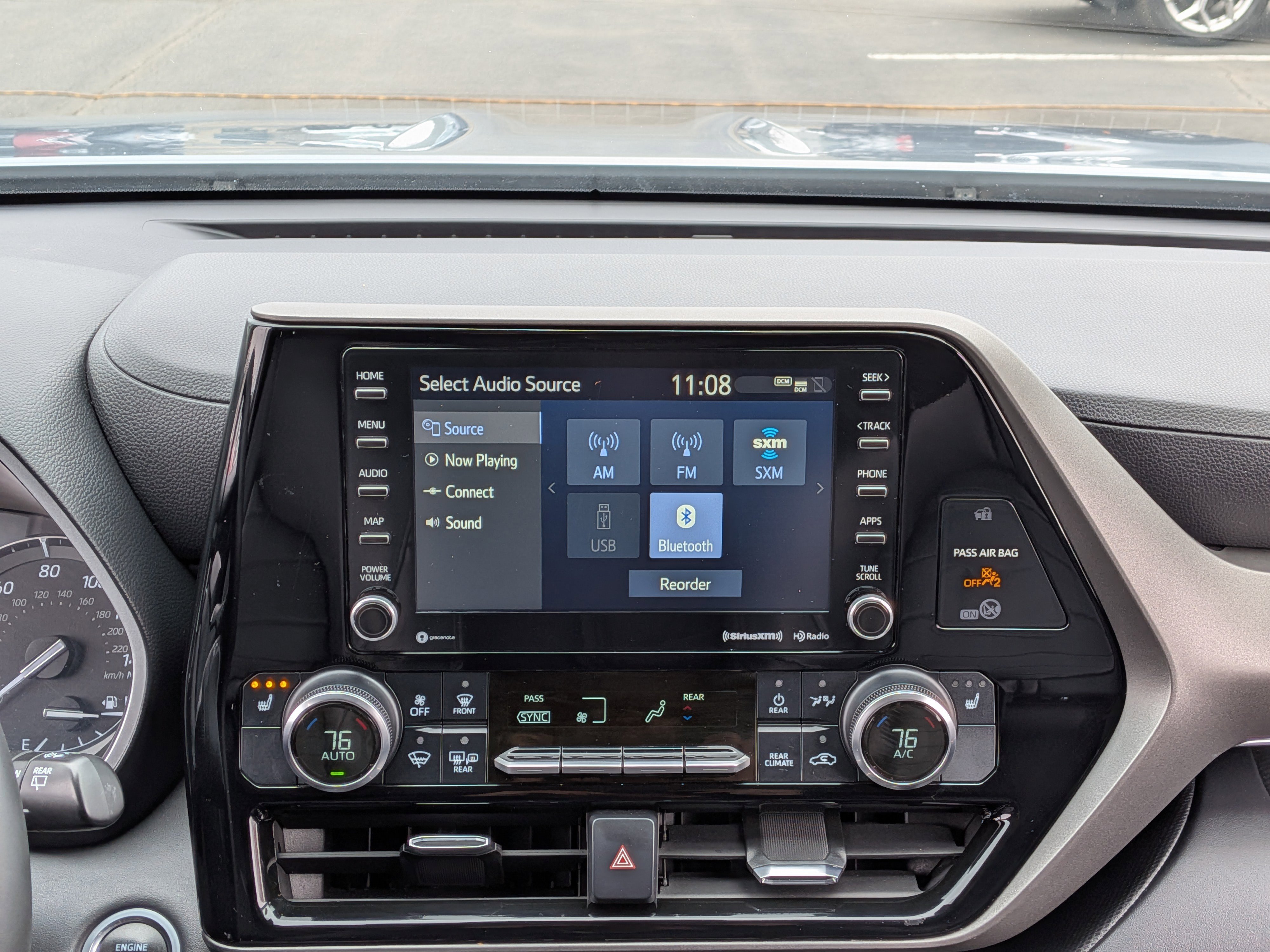 Used 2021 Toyota Highlander XLE image 32