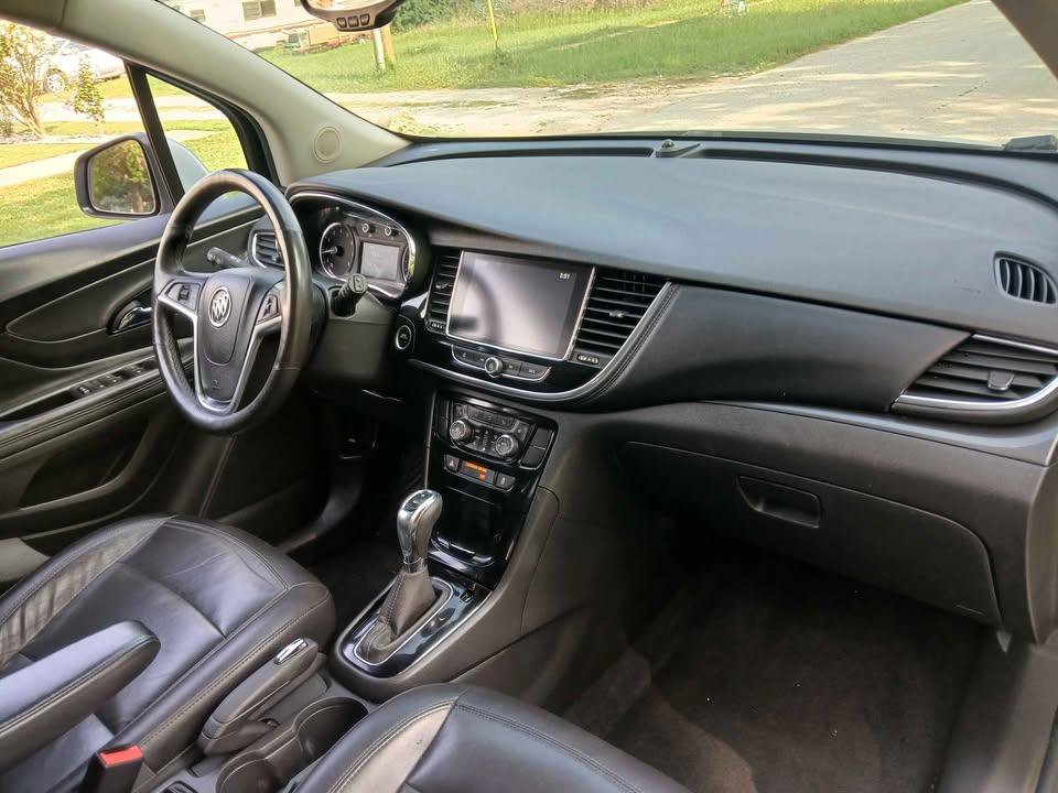 Used 2018 Buick Encore Essence FWD image 19
