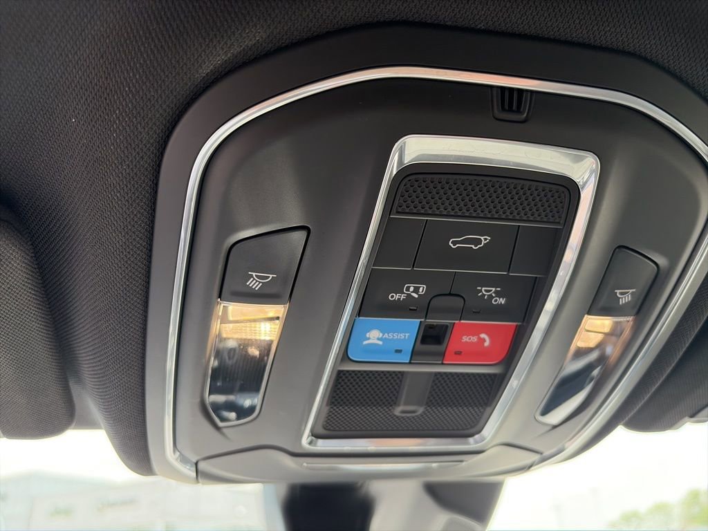 Certified 2024 Jeep Grand Cherokee Altitude image 23