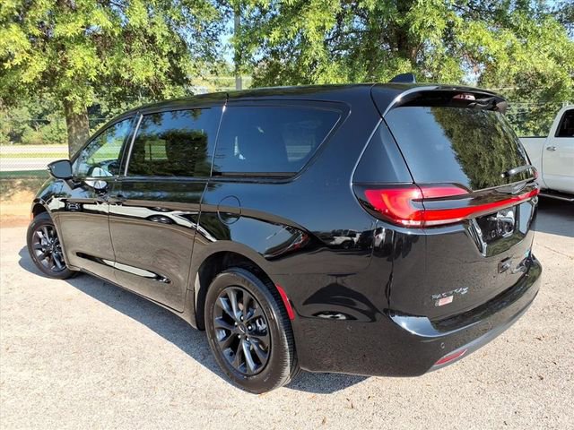 Used 2024 Chrysler Pacifica Limited image 18