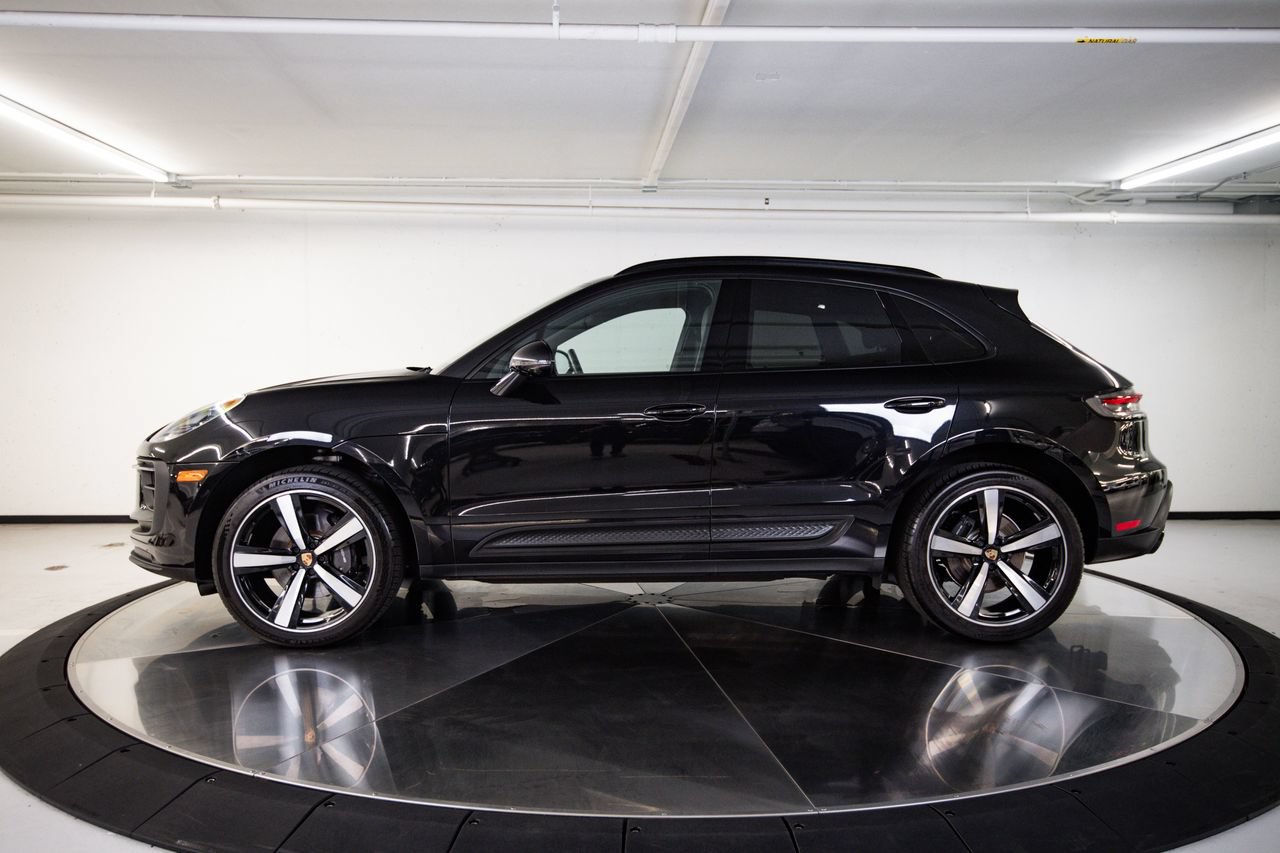 Certified 2023 Porsche Macan AWD/4WD image 2
